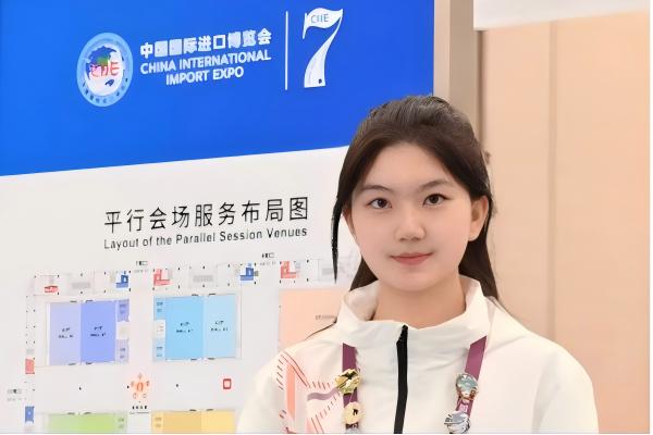 辅助管理小叶子 学校经济管理学院王舒玉.jpg
